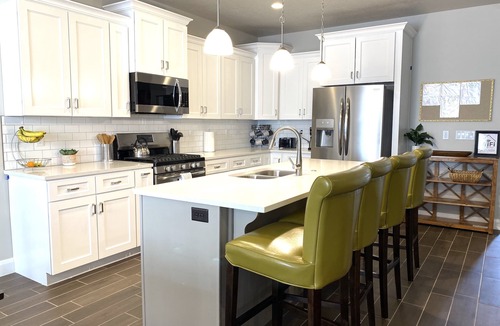 Hurricane House | NEW! Luxurious Zion Village Rental 6BD/5BA Sleeps 22+, Pool, Lazy River