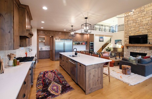 Victor House | New Luxury Teton 5BR Victor Retreat, Hot Tub, Golf & XC Ski Out Your Door