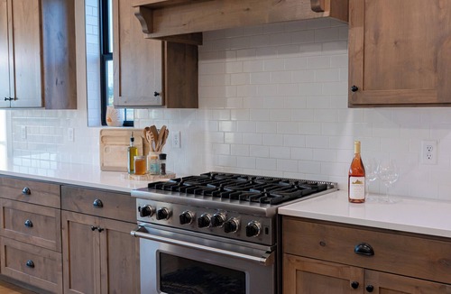 Victor House | New Luxury Teton 5BR Victor Retreat, Hot Tub, Golf & XC Ski Out Your Door