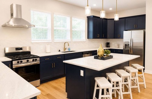 Near Eastside House | New Modern 4BR Retreat Sleeps 8 Near Downtown