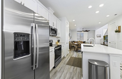 Star House | New, Modern and Cozy with a pool in Central Star! 15-30 from Meridian and Boise!