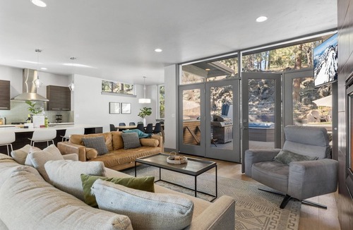Westbrook Meadows House | New! Modern Bend Retreat | Views | Hot Tub | Fenced Yard