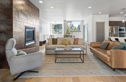 Westbrook Meadows House | New! Modern Bend Retreat | Views | Hot Tub | Fenced Yard