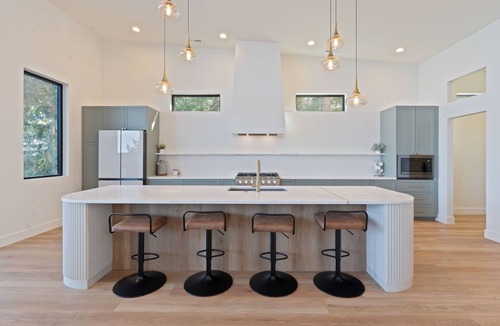 Sandpoint House | New Modern Luxury home. Enjoy the sweeping lakefront and mountain view’s.