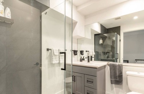 Wallingford Condo | New modern one bedroom unit in Wallingford