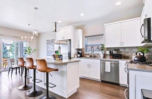 Meridian House | New! Modern & Spotless Home in Central Boise