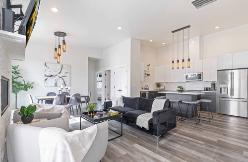 Coeur d'Alene House | New Modern Townhome- downtown CDA-minutes to waterfront, restaurants, and shops!