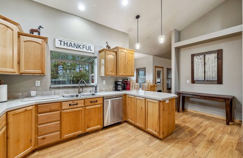 Donnelly House | New! Our Piece of Idaheaven - Hot tub - Pet ok- Fenced yard - Garage - Patio