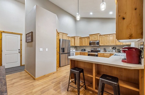 Donnelly House | New! Our Piece of Idaheaven - Hot tub - Pet ok- Fenced yard - Garage - Patio