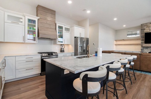 Ludington Condo | New pool! New Building! Swim, Soak & Stay. Sleeps 18!