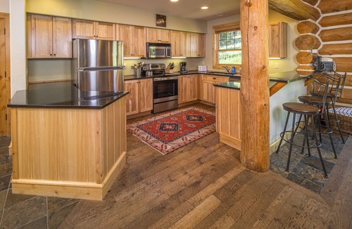 Powder Ridge House | NEW! Private Hot Tub, Ski In/Out