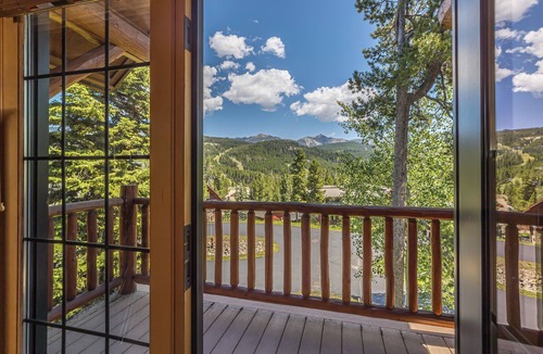 Powder Ridge House | NEW! Private Hot Tub, Ski In/Out