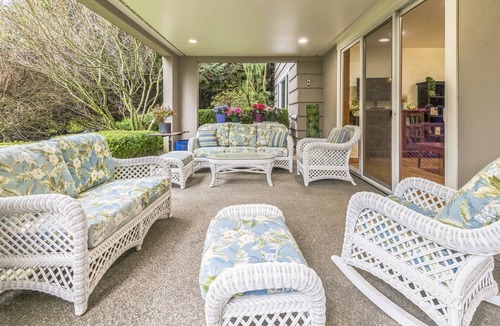 Bainbridge Island House | NEW! Private Garden Retreat with Gym & Golf Path Access