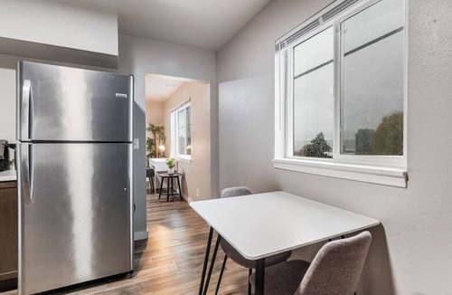 Hilltop Apartment | New Remodeled Private 1BR Downtown - 4