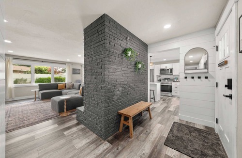 Spokane House | NEW Roomy Home for Families Private Hot Tub