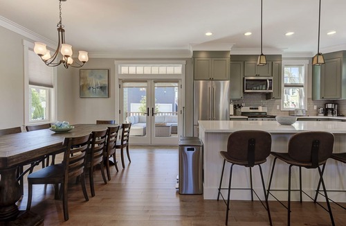 Seabrook House | *NEW* Seabrook's On The Rocks: Hot Tub & Dog Friendly