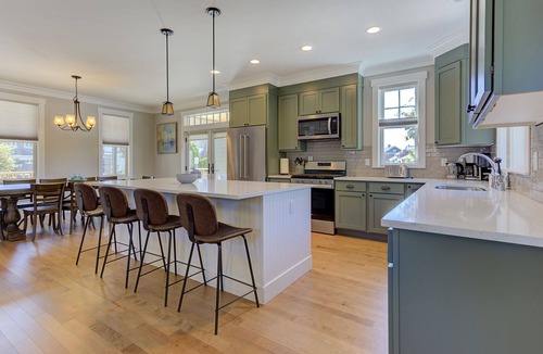 Seabrook House | *NEW* Seabrook's On The Rocks: Hot Tub & Dog Friendly