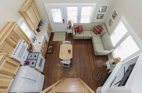 Seabrook House | *New* Seabrook's The Chicken Coop: Dog-friendly home!
