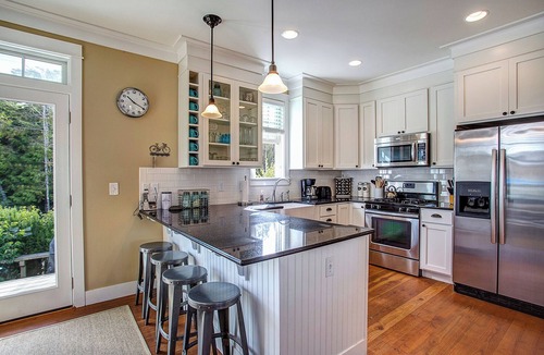 Seabrook House | *New* Seabrook's Tide Together: dog-friendly, hot tub