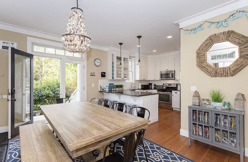 Seabrook House | *New* Seabrook's Tide Together: dog-friendly, hot tub