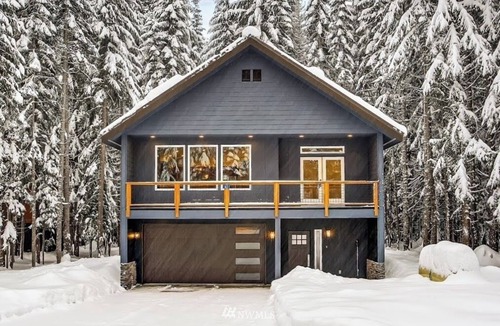 Snoqualmie Pass Ski Chalet | *NEW Snoqualmie Cabin & Sauna - 5 mins to PCT!