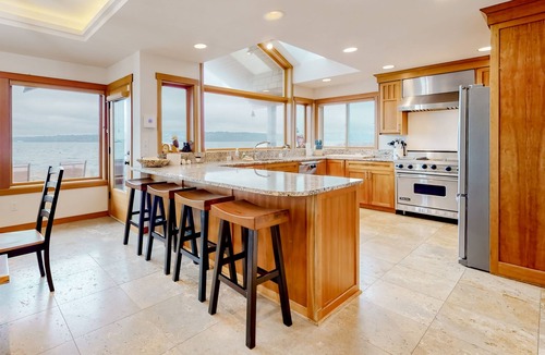 Clinton House | New sound front home with private beach access, hot tub/pool, grill, mtn views