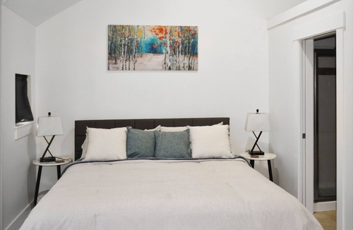 Green Lake House | NEW! Spacious 3-BR Townhouse w/ outdoor patios, one block from Greenlake.