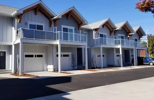 Wenatchee House | New & Spacious Townhome Unit D
