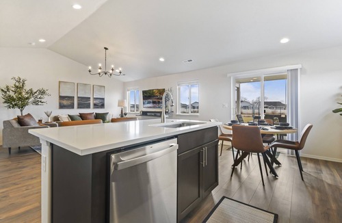 Nampa House | New, Stylish & centrally located. By Ford Idaho Center, shops & restaurants!