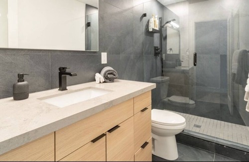 Wallingford House | New stylish private master suite in Wallingford