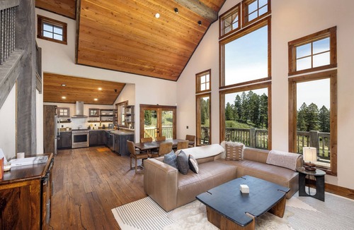 Bozeman House | New! The Cabin at Sundown. Hike All Day, Hot Tub All Night!