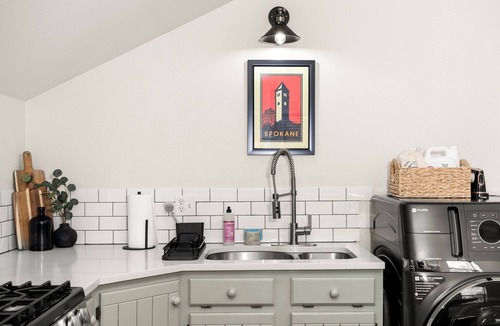 Spokane Apartment | New! The South Hill Nook, 4 min to Manito Park