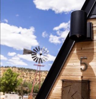 Orderville House | NEW! Unique Modern Glamping Chalet #5