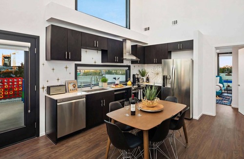Edgehill Apartment | New Walk to Gulch - Private Penthouse Pool Deck Views