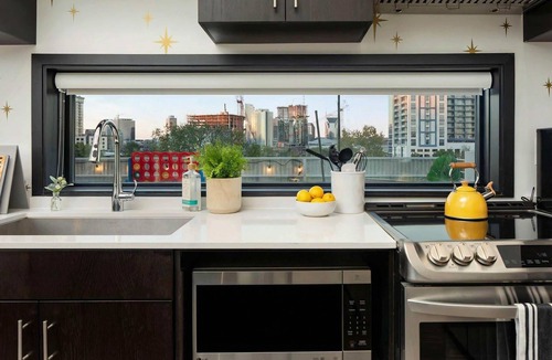 Edgehill Apartment | New Walk to Gulch - Private Penthouse Pool Deck Views
