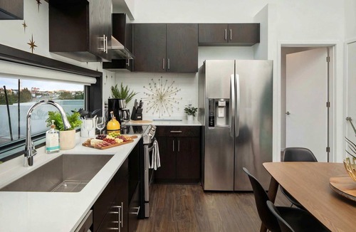 Edgehill Apartment | New Walk to Gulch - Private Penthouse Pool Deck Views
