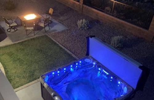Hurricane House | NEW! Zions Village Luxurious Rental 7 Bedroom/6 Bath w/private hot tub