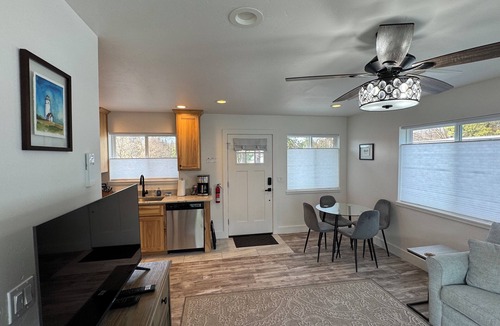 Weed Cottage | Newer Cozy Cottage w/Saltwater Spa!
