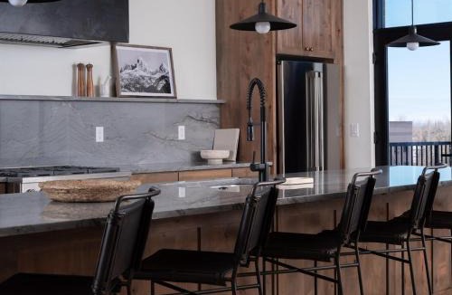 Driggs Apartment | Newly Built- The Grand-Targhee-Teewinot at Basin