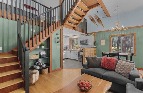 Leavenworth Cabin | Newly owned Cabin w/private hot tub, A/C & covered deck - Dog Friendly!