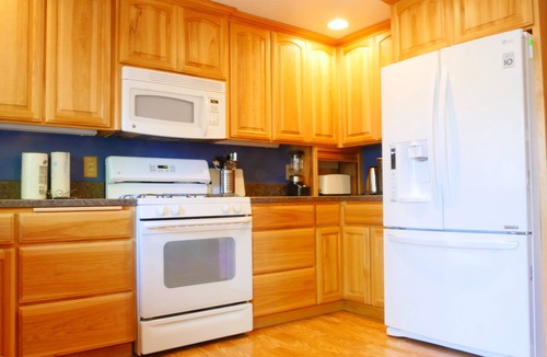 Albany House | Newly remodeled beautiful super clean.