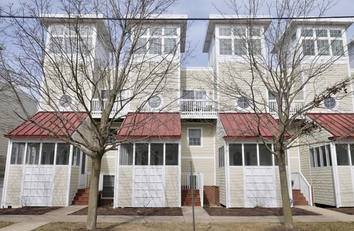 New Buffalo House | Newly remodeled, charming townhome nestled in heart of downtown New Buffalo!