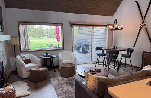 Overlook Park Condo | Newly Remodeled Condo on Golf Course, A/C, Pet Friendly, SHARC passes, Bikes.