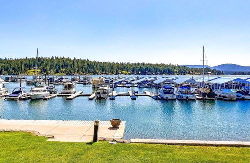 Hope Condo | Newly remodeled lakeside condo with a private patio, grass area, close to town and marina, sleeps 6-