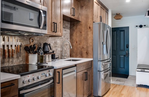 Bend Condo | Newly Remodeled Luxury Condo at Seventh Mountain Resort Close to Mt Bachelor