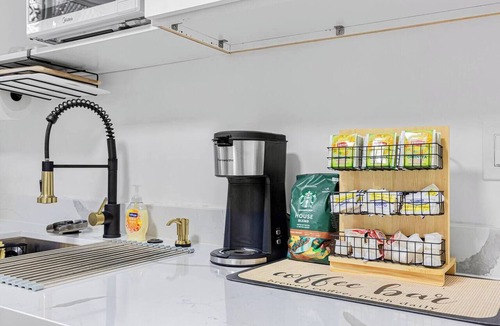 Hillwood Apartment | Newly Remodeled, Sunlit Ballard Basement Retreat