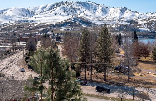 Chelan Condo | Newly Remodeled! Sunny Days B302 at Park Pointe with community pool.