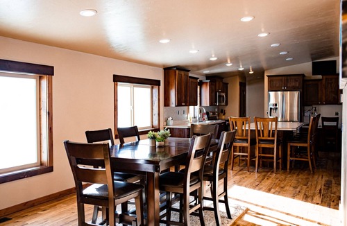 Freedom House | Newly Remodeled w/Hot Tub 50 Minutes from Parks!