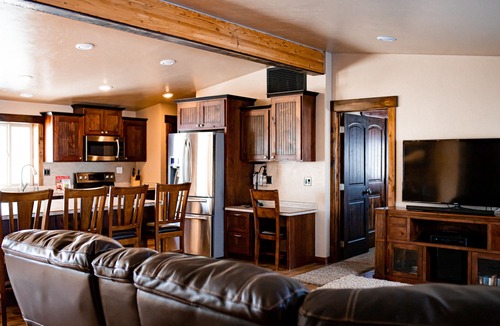 Freedom House | Newly Remodeled w/Hot Tub 50 Minutes from Parks!