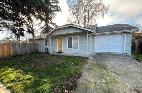 Grants Pass House | Newly Renovated 3-bedroom Centrally located Home in Grants Pass